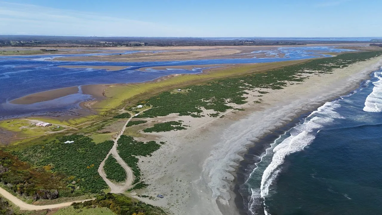 Dunas y estuario junto a la playa